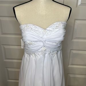 Wedding dress! New with tags! Strapless, train, beadwork, white, flowing. LOVE